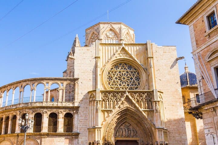 Private Custom Walking Tour in Valencia with Local