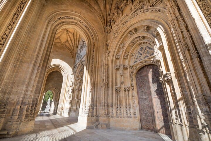 Private Tour Historic Center and Cathedral of Oviedo with tickets