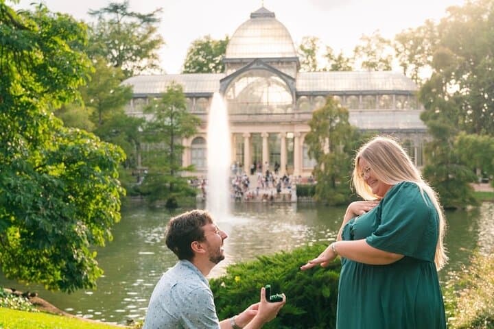 Retiro Park Photoshoot with a Professional Madrid Photographer