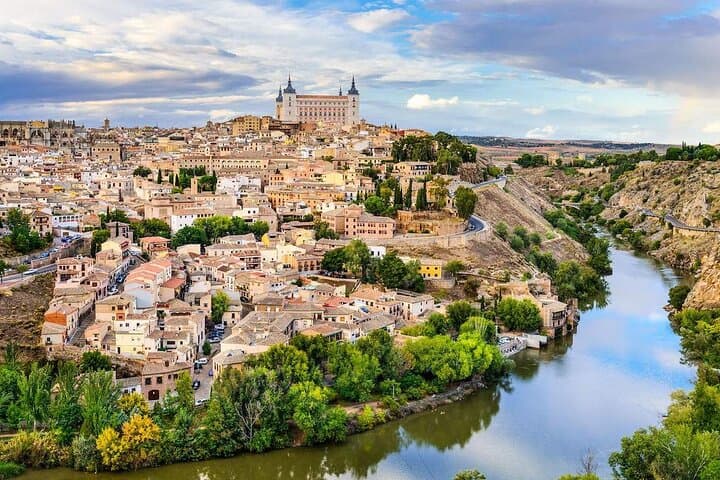 Let your guide take you to secret spots with exclusive panoramic views of Toledo