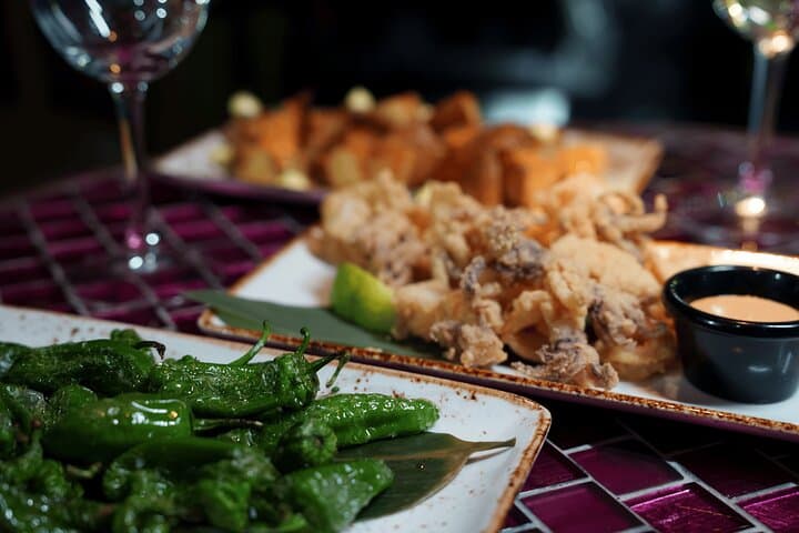 Authentic spanish tapas cooking class in barcelona