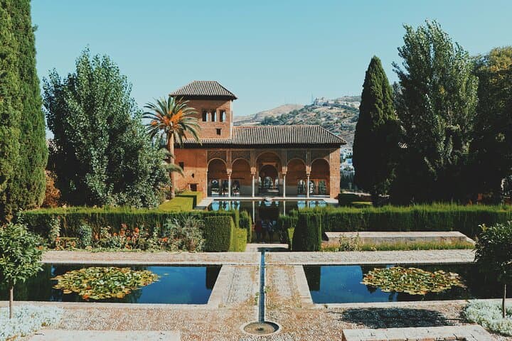 Granada: Alhambra Gardens, Generalife and Alcazaba Ticket & Guide
