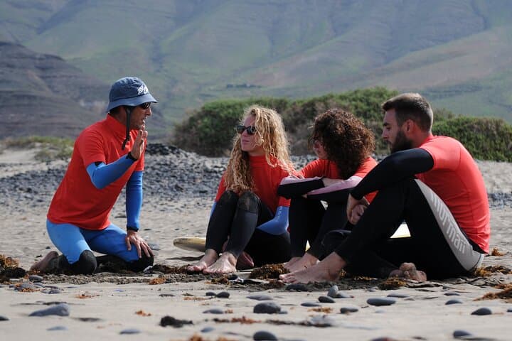 Lanzarote: Famara Private Surf Lesson with a real Pro