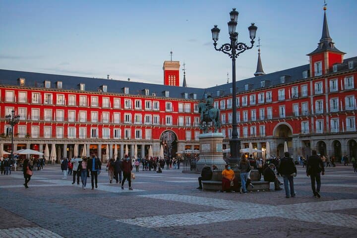 Madrid Walking Tour: Puerta del Sol, Plaza Mayor & Royal Palace.