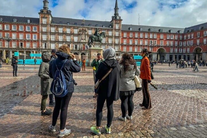 Madrid Walking Tour: Puerta del Sol, Plaza Mayor & Royal Palace.