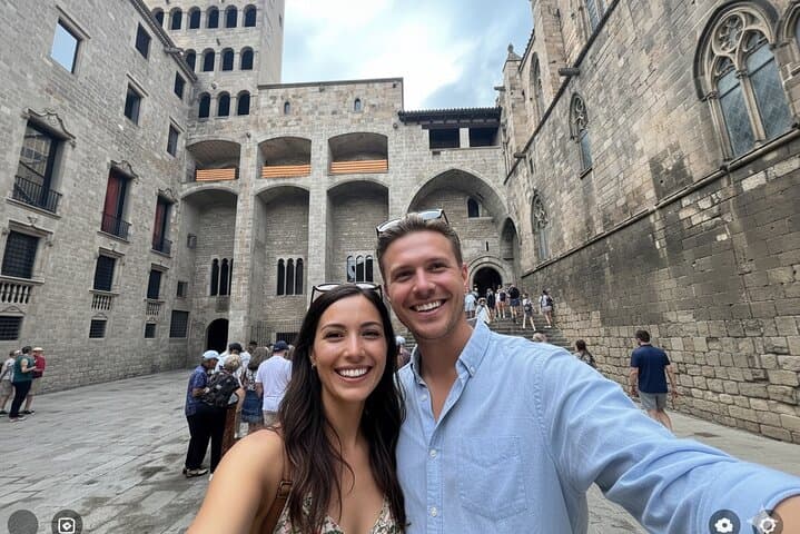 Lovely couple Barcelona walking tour.