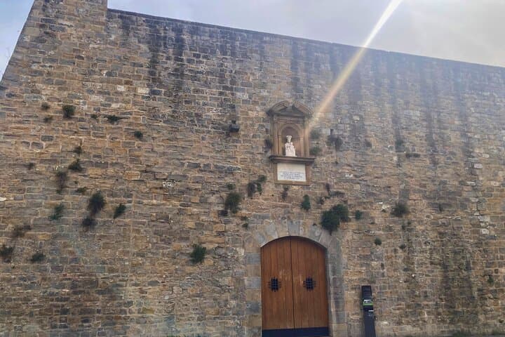 MEDIEVAL PAMPLONA: Immersive Knight-Led Walking Experience