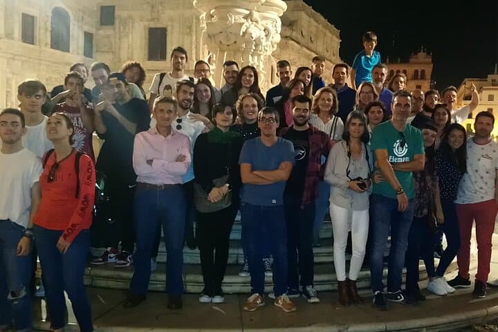 Sevilla nocturna: tour guiado por Sevilla y Judería