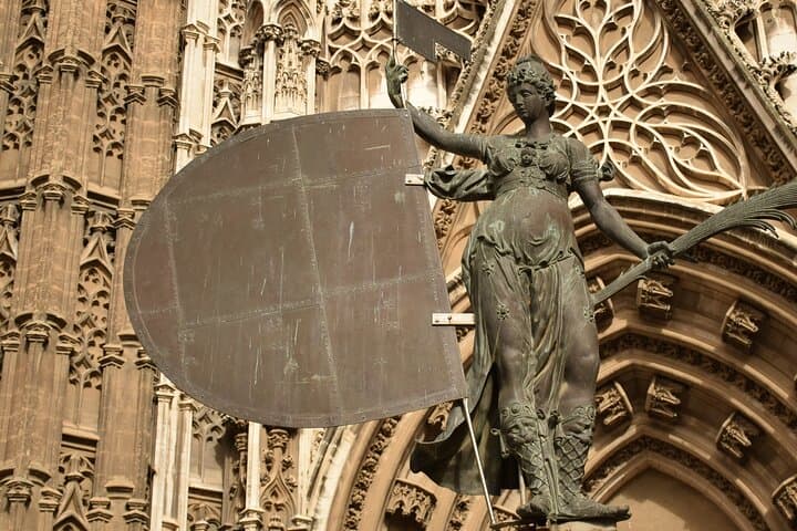 Seville: guided tour of Alcazar, Cathedral, Giralda and Santa Cruz