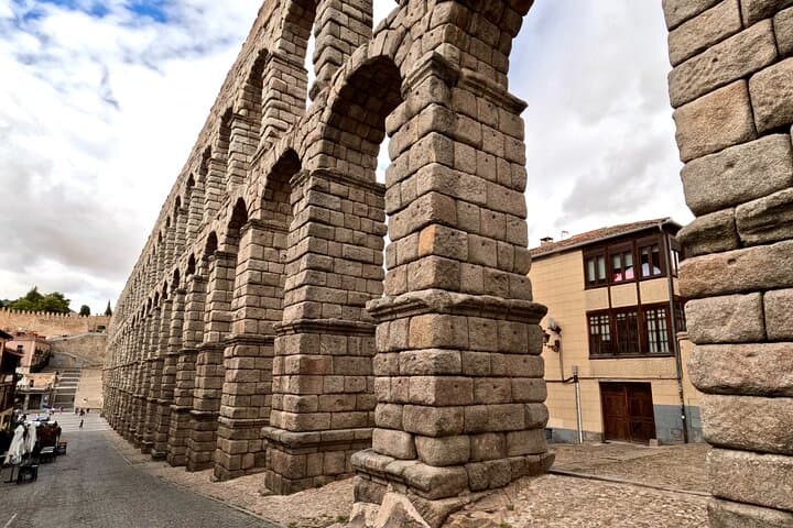 Base del Acueducto de Segovia