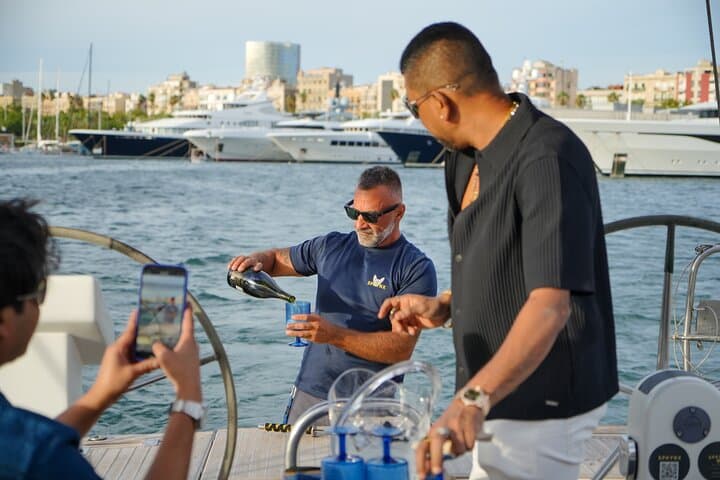 Barcelona Luxury Yacht Cruise – Day or Sunset, Open Bar & Snacks