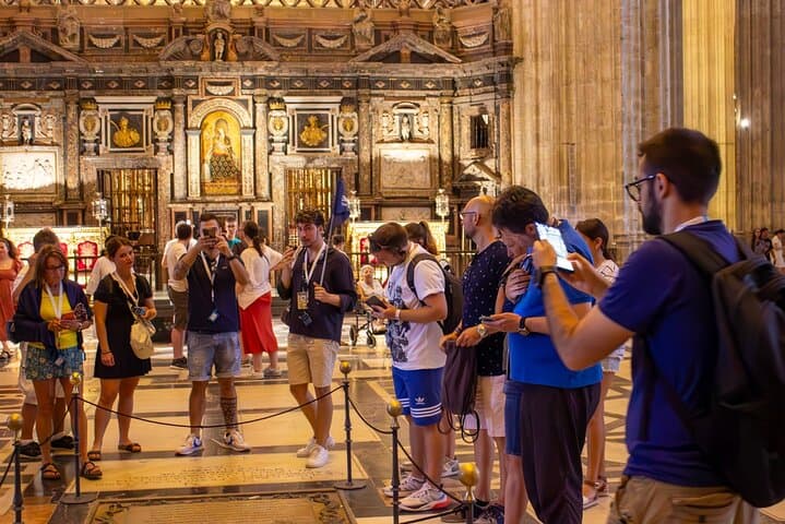 Cathedral of Seville English Guided Tour with Skip the Line & Access to Giralda