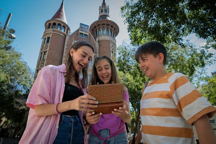 Barcelona Street Escape: Gaudi and the Hidden Treasure