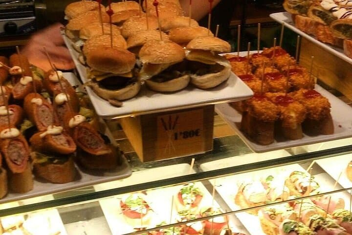 Barcelona Private Tour: Halal Tapas & Drinks with Local Expert