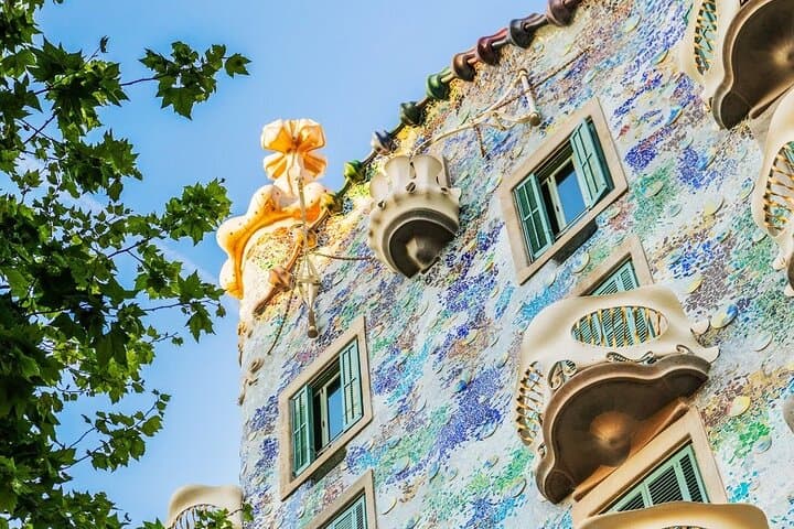 Upper part of the façade of Casa Batlló