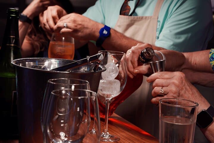 Barcelona: Cocktail-Making Class With a Mixologist