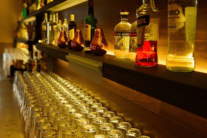 Barcelona: Cocktail-Making Class With a Mixologist