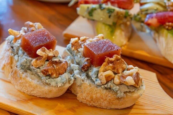 El Born Evening Tour: Taste of Tapas & Drinks with Private Guide