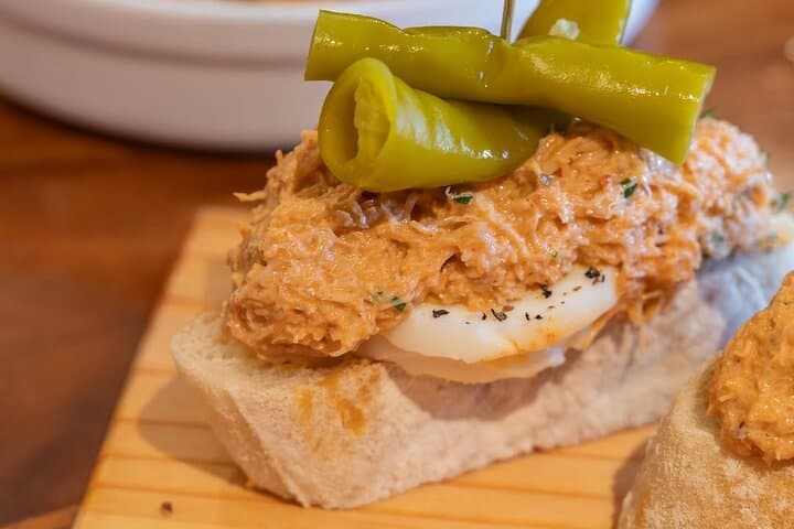 El Born Evening Tour: Taste of Tapas & Drinks with Private Guide