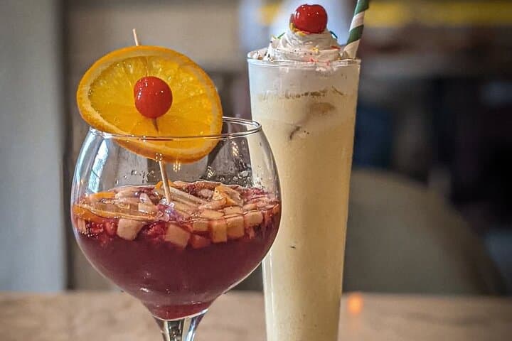 El Born Evening Tour: Taste of Tapas & Drinks with Private Guide