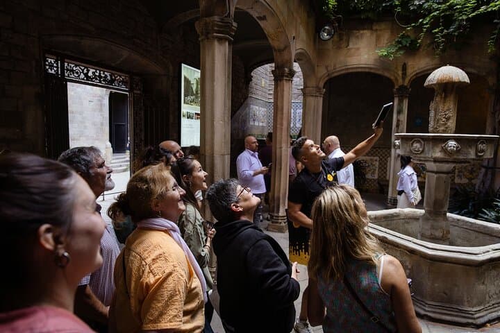 Visit Casa de l'Ardiaca