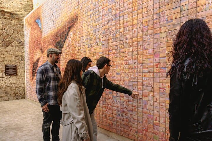 Mural of the Kiss