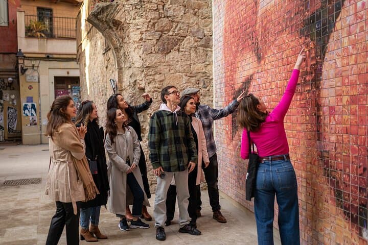 See the Mural of the Kiss
