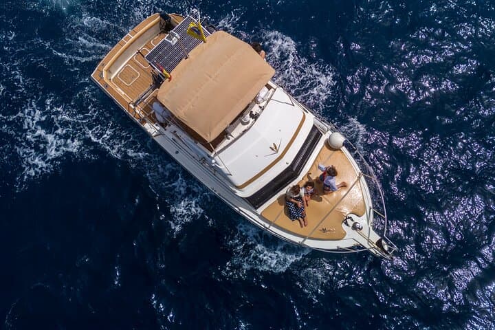 Whale watching and snorkelling in the whale sanctuary