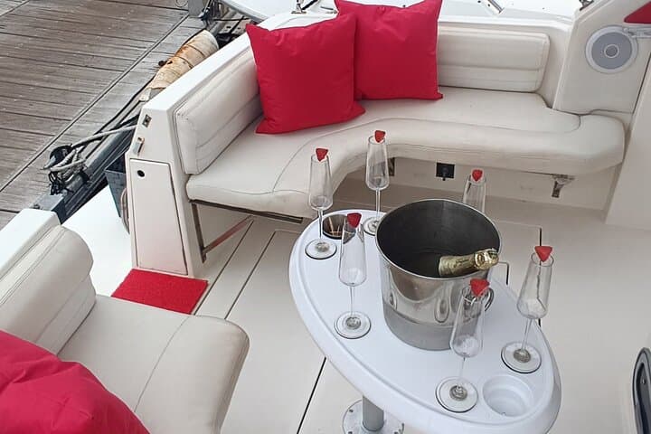 2 hour Private Luxury Champagne Cruise with Snorkeling