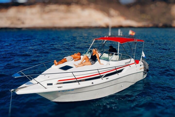 2 hour Private Luxury Champagne Cruise with Snorkeling