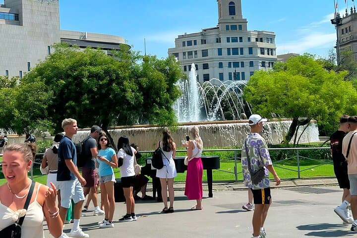 Sagrada Família and Gothic Quarter 2 Hour Walking Tour