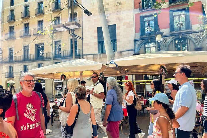 Sagrada Família and Gothic Quarter 2 Hour Walking Tour