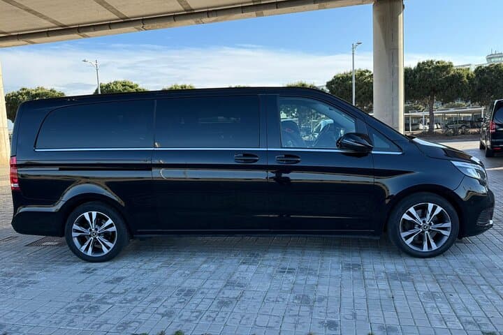Private Transfer from Barcelona City Center to Airport