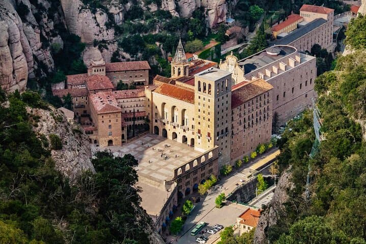 Tour from Barcelona to Beautiful Montserrat mountains