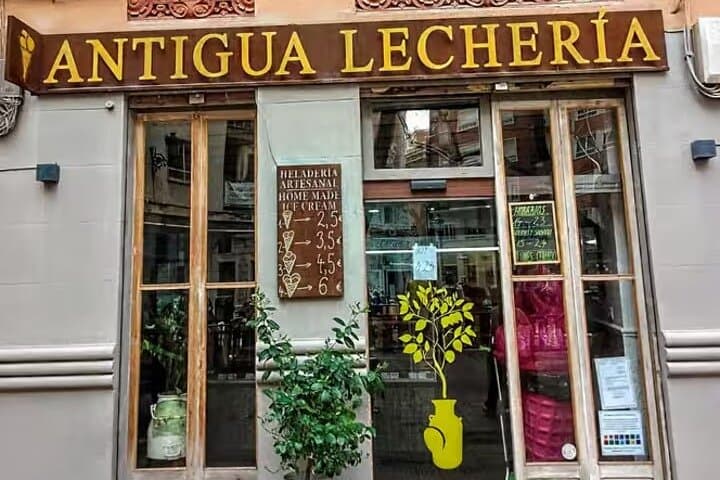 Valencia: Gourmet Tapas Tour by Bike or on Foot