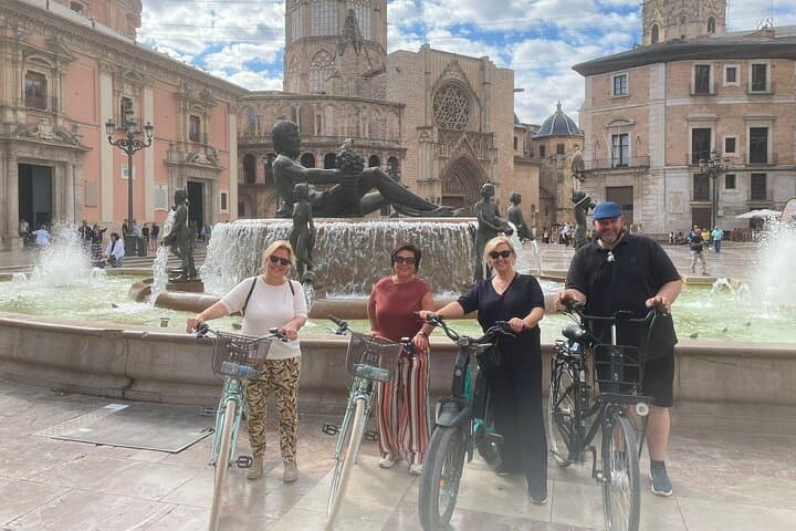 Discover Valencia by bike – tour in Dutch