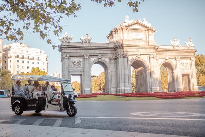 Madrid Expert Tour Plus in Eco Tuk Tuk Private