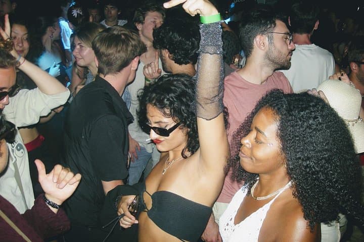 Barcelona Bar Crawl: 3 Hosted Bars + VIP Club Entry