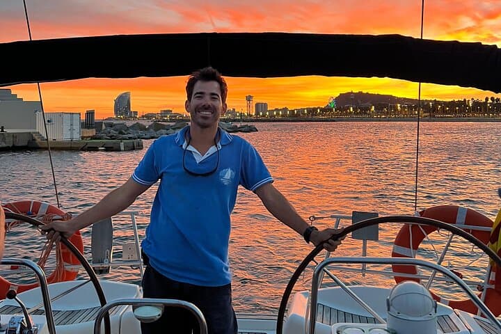 Barcelona Shared Sensational Sunset Tour with Open Bar and Snacks