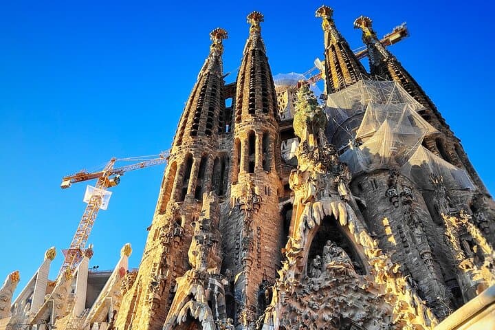 Sagrada Familia small group tour with an Architect Guide