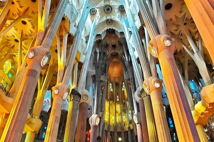 Sagrada Familia small group tour with an Architect Guide