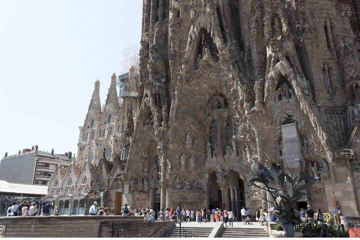 Sagrada Familia (With Reserved Entry) Semi-Private Tour 8ppl Max