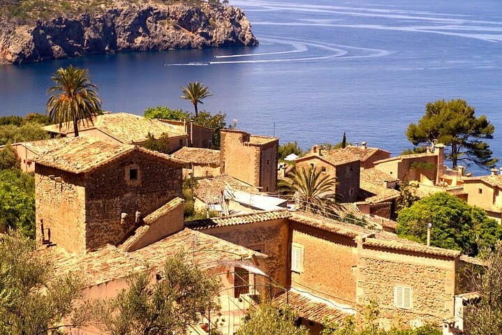 Coastal village on the way to Port Sóller