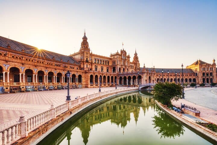 Spanish Steps (Plaza de España): The unmissable jewel of your audio tour.