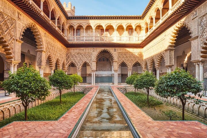 Real Alcázar: Discover the secrets of Moorish architecture (Patio de las Doncellas).