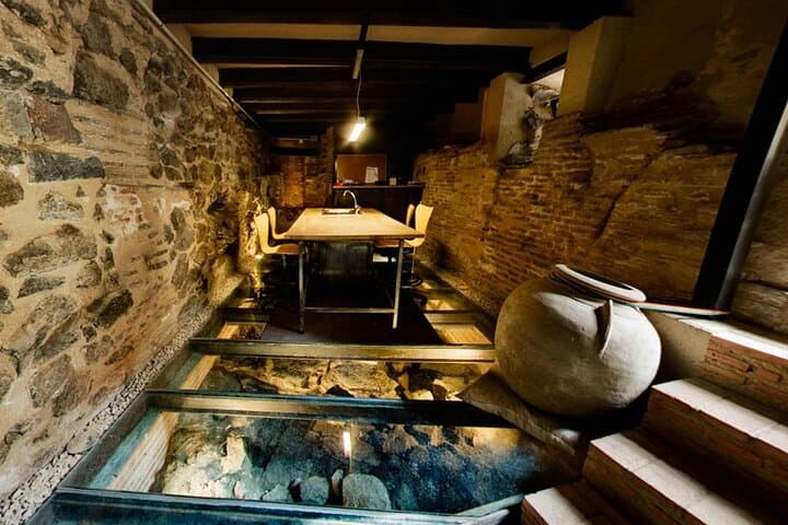 Tour Toledo 5 Underground Discover Hidden History in English