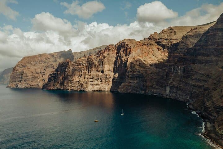 Los Gigantes Cliffs