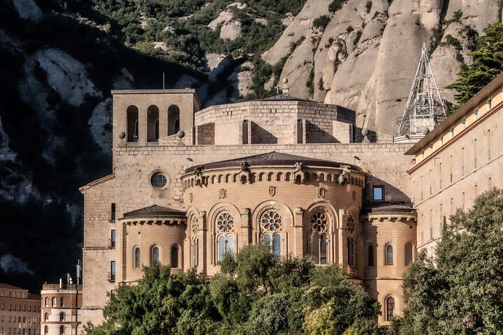 Montserrat Small Group Tour Basilica Moreneta with Transfer