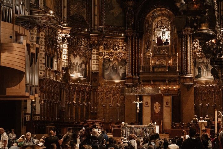 Montserrat Small Group Tour Basilica Moreneta with Transfer