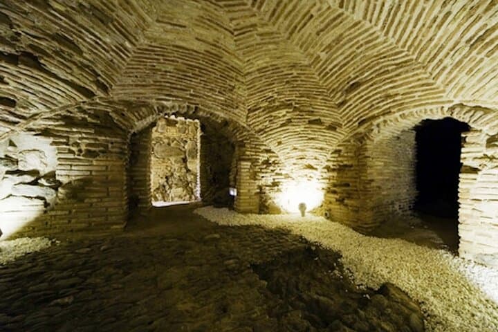 Tour Toledo 5 Underground Discover Hidden History in English